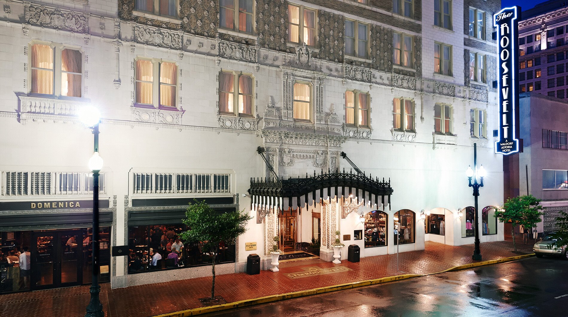 the-roosevelt-new-orleans-a-waldorf-astoria-hotel-entrance